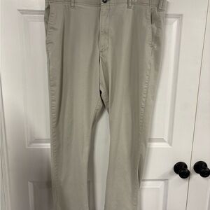 Lee Men's Extreme Comfort Relaxed Fit Khaki Pants Size 38x32